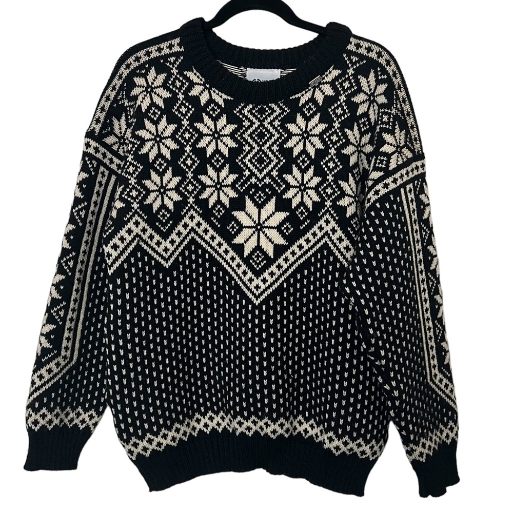 Voss unisex 100% Norwegian wool, black & white snowflake sweater size medium